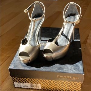 Charles David T strap patent leather heel